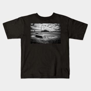 Alnmouth Boats At Low Tide Kids T-Shirt